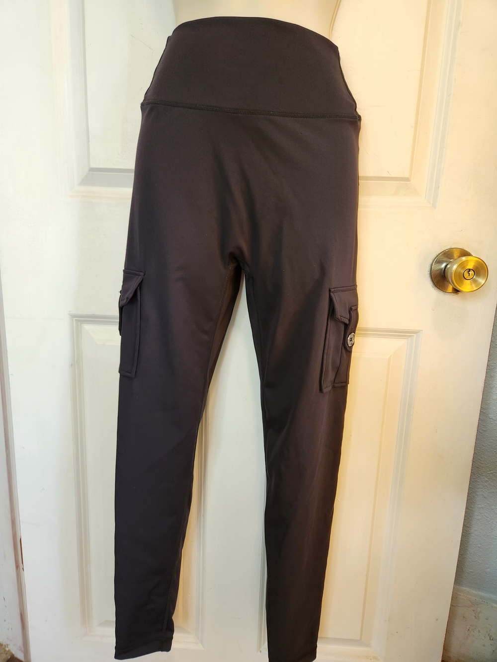 Yeoreo Black High-Waist Cargo Leggings